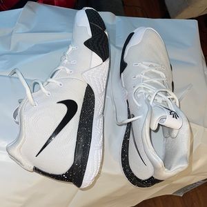 Kyrie 4 White/Black